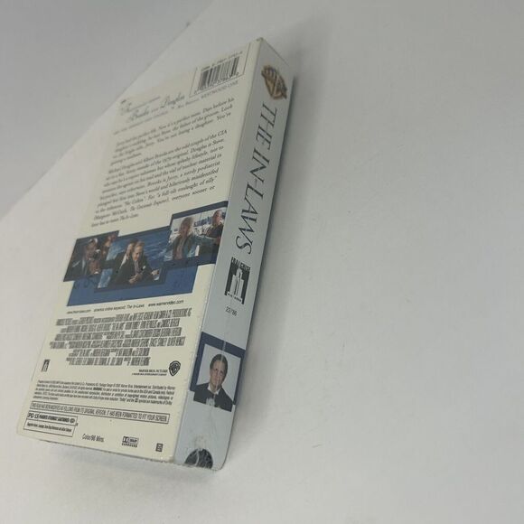 VHS Tape The In-Laws Michael Douglas Selena Albert Brooks Ryan Reynolds Sealed - Picture 5 of 5